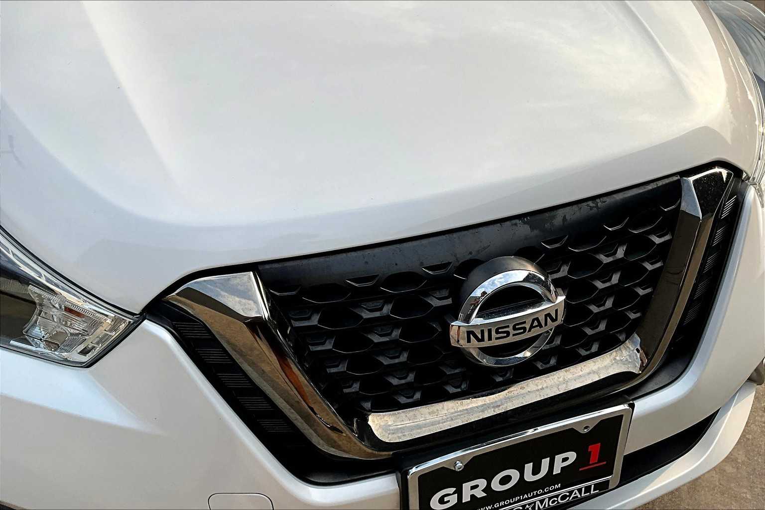 2020 Nissan Kicks SR Aspen White/Super Black at HGreg Houston