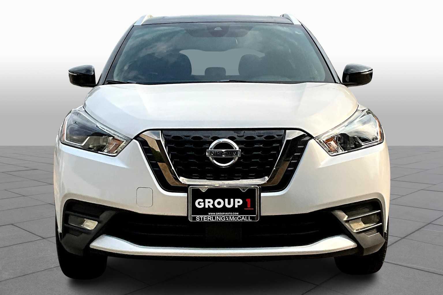 2020 Nissan Kicks SR Aspen White/Super Black at HGreg Houston