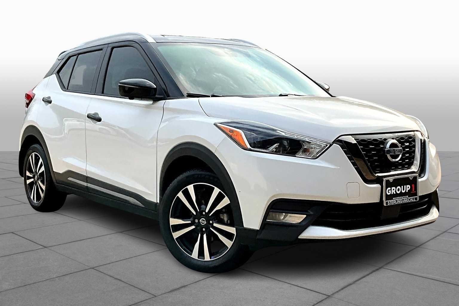 2020 Nissan Kicks SR Aspen White/Super Black at HGreg Houston