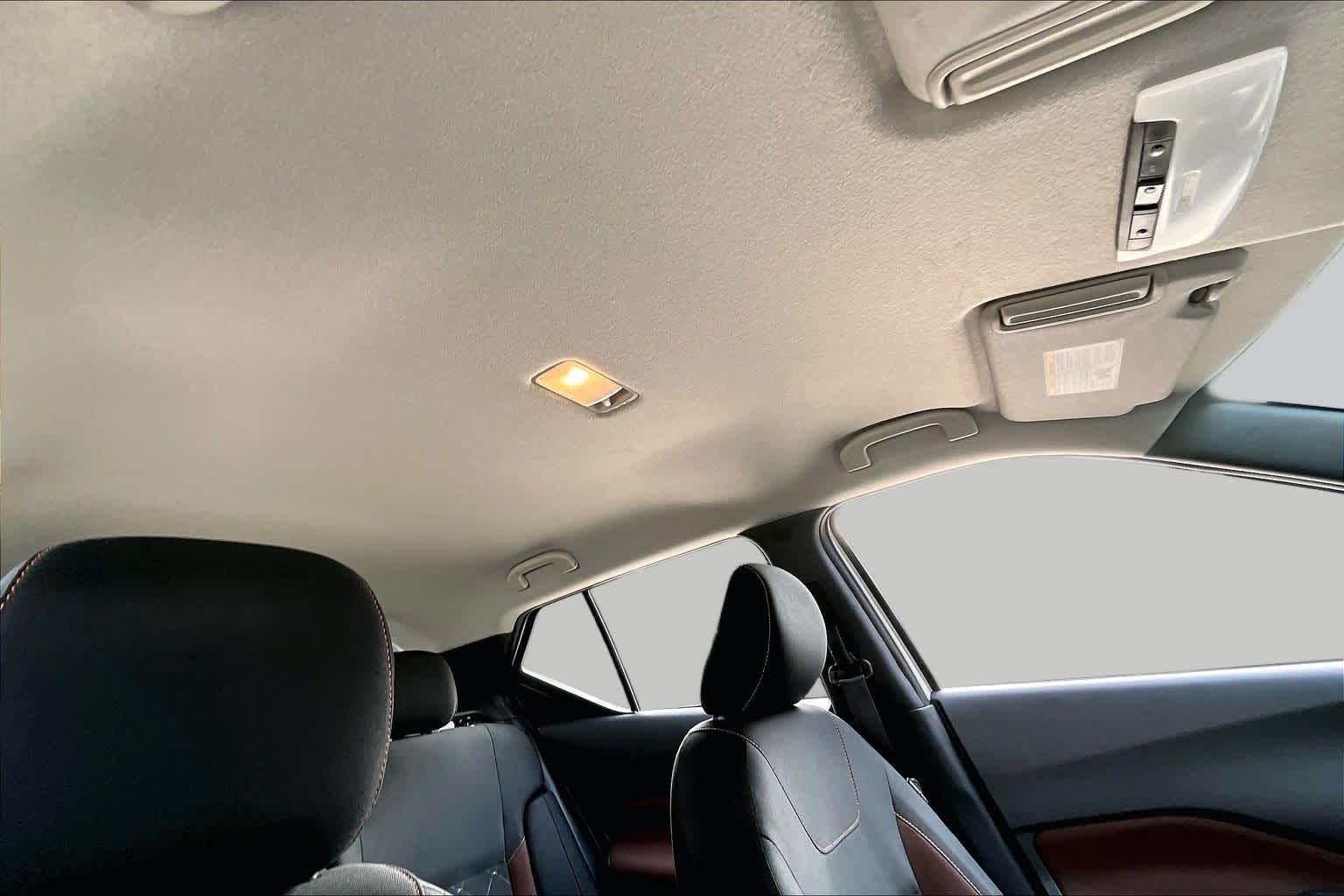 2020 Nissan Kicks SR Aspen White/Super Black at HGreg Houston