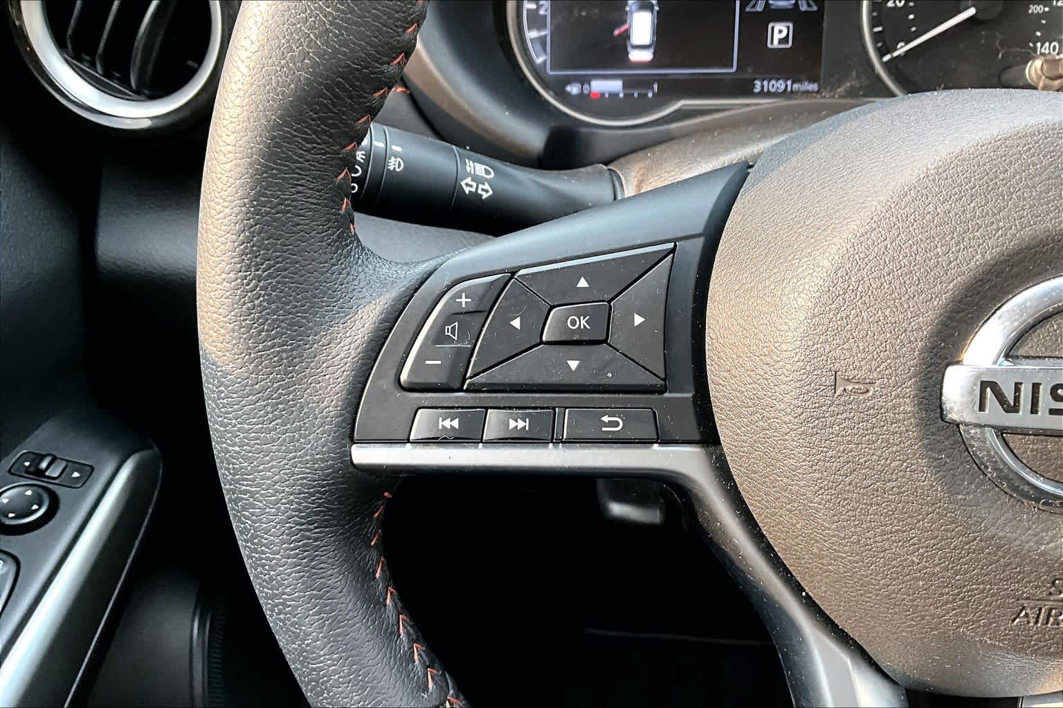 2020 Nissan Kicks SR Aspen White/Super Black at HGreg Houston