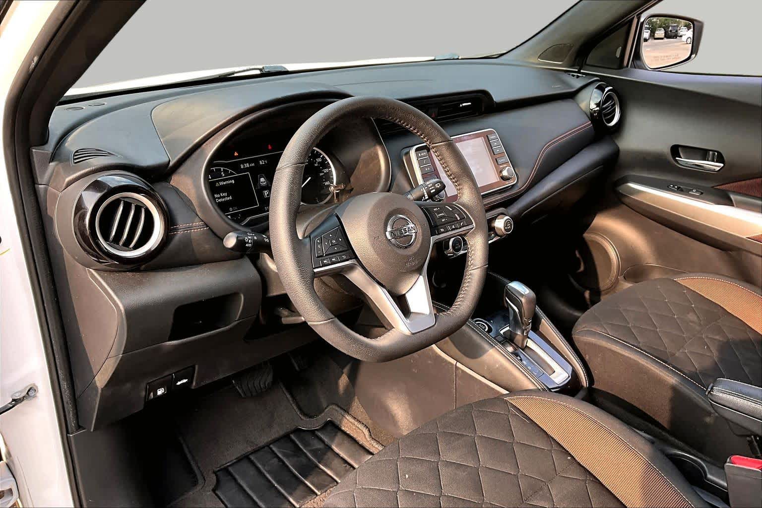 2020 Nissan Kicks SR Aspen White/Super Black at HGreg Houston