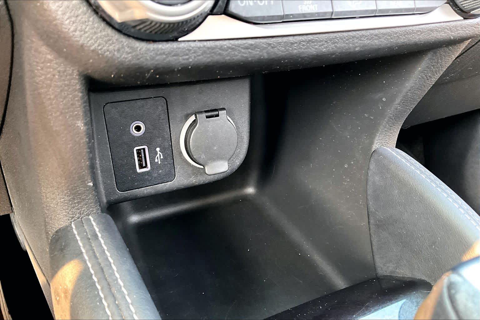 2020 Nissan Kicks SR Aspen White/Super Black at HGreg Houston