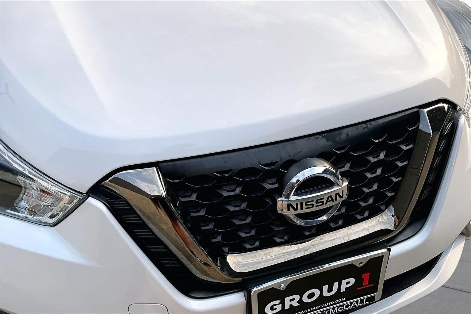 2020 Nissan Kicks SR Aspen White/Super Black at HGreg Houston