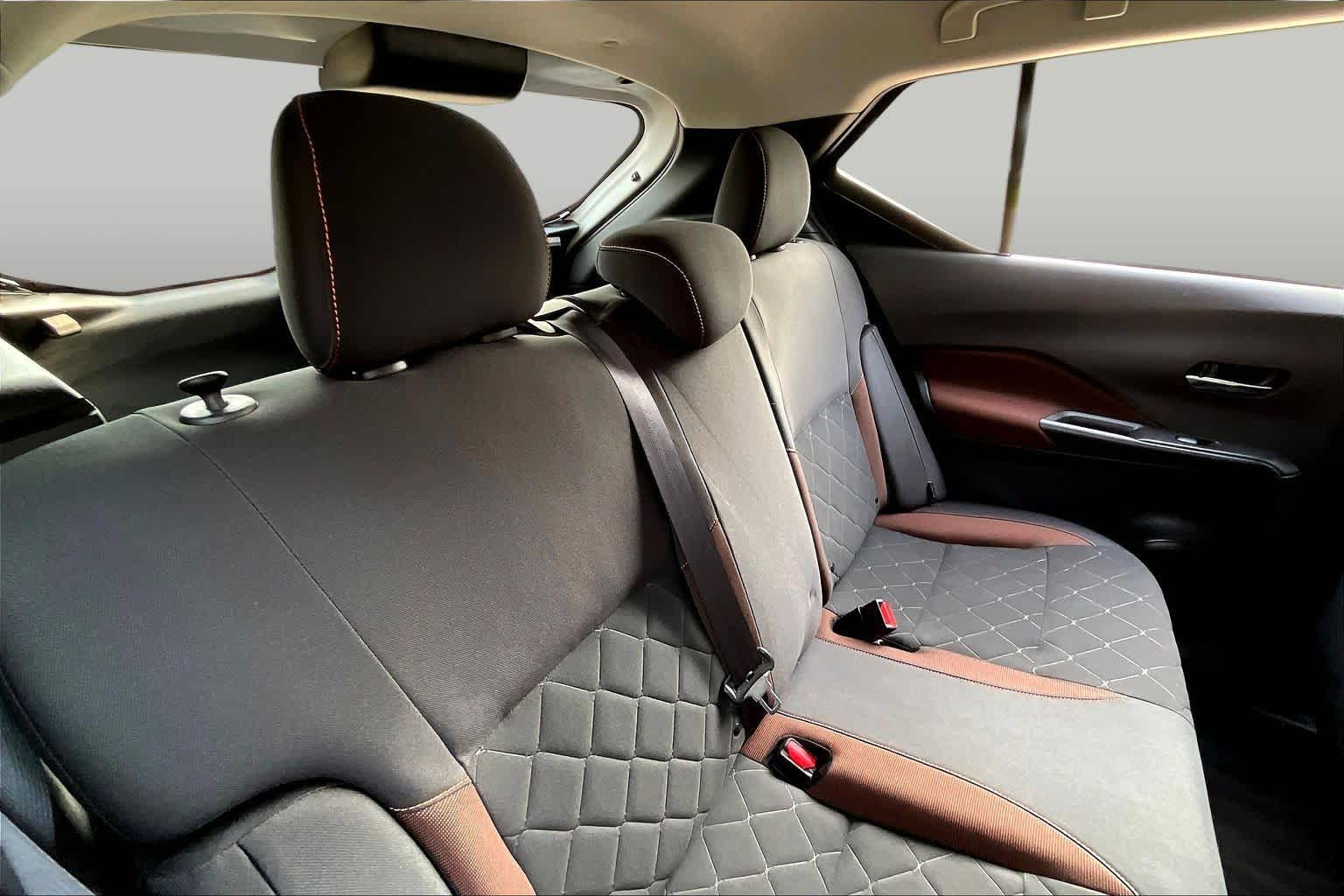 2020 Nissan Kicks SR Aspen White/Super Black at HGreg Houston