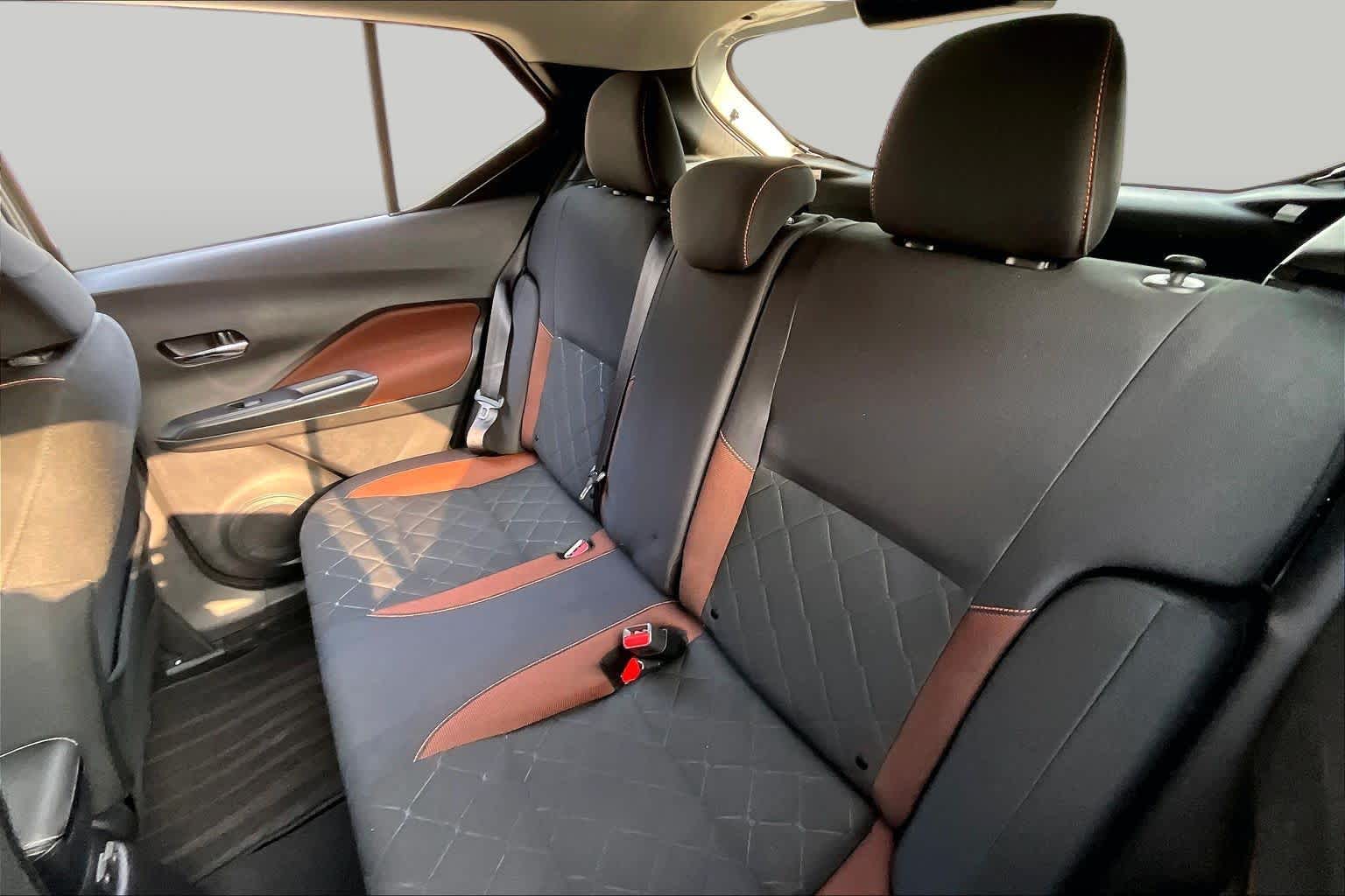 2020 Nissan Kicks SR Aspen White/Super Black at HGreg Houston