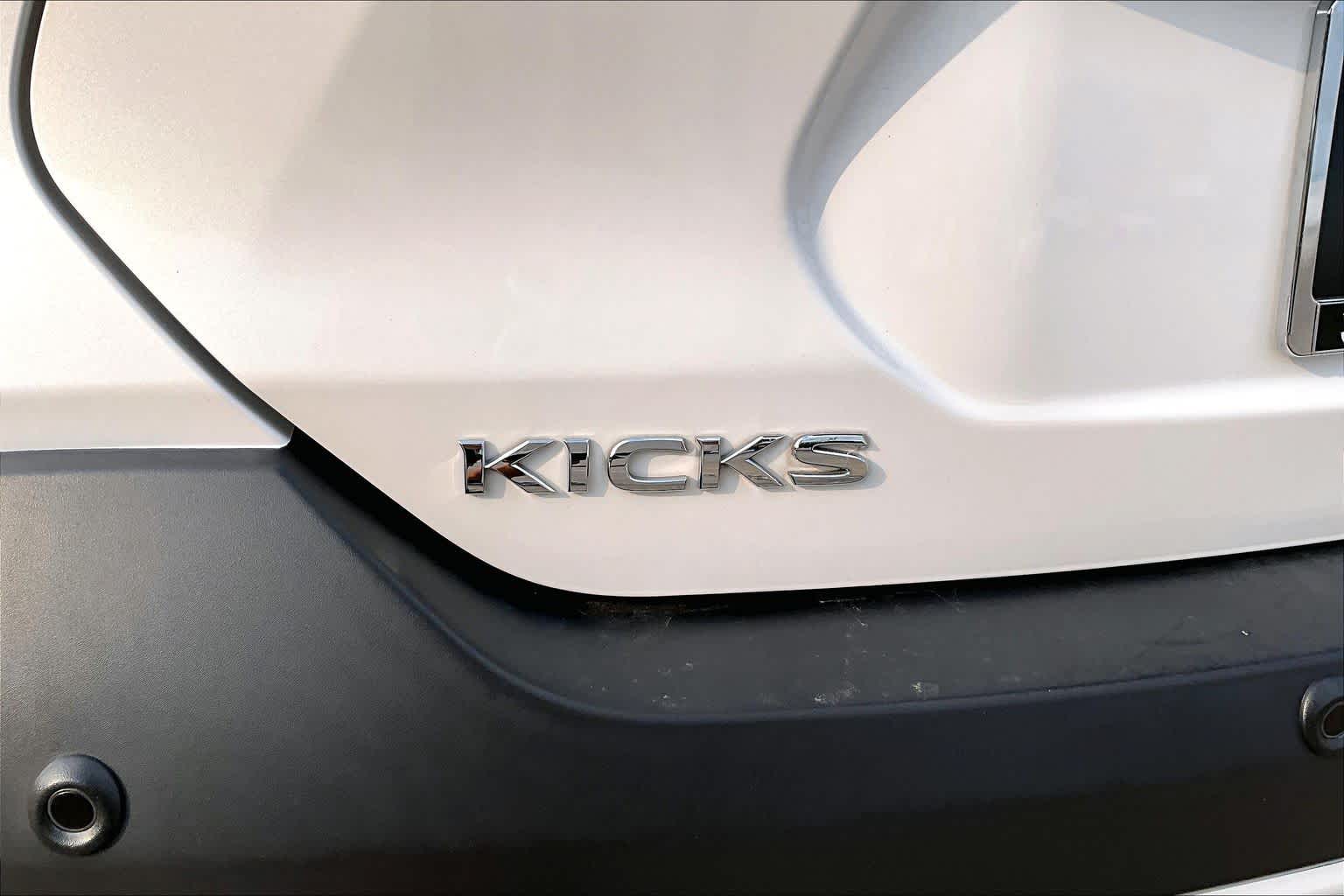 2020 Nissan Kicks SR Aspen White/Super Black at HGreg Houston
