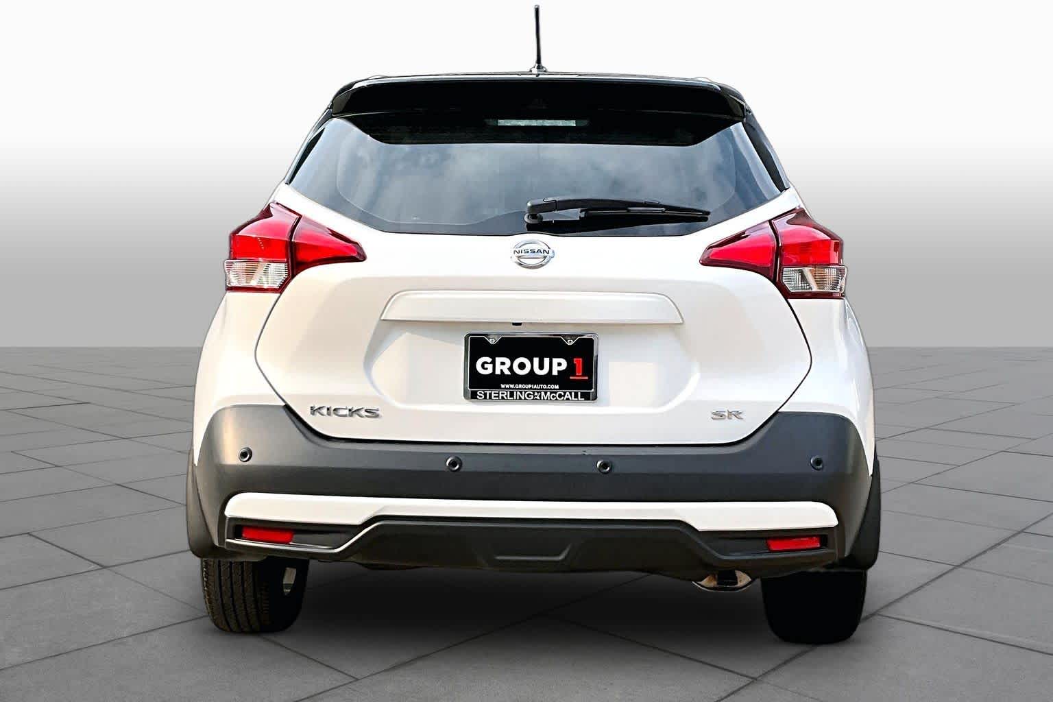 2020 Nissan Kicks SR Aspen White/Super Black at HGreg Houston