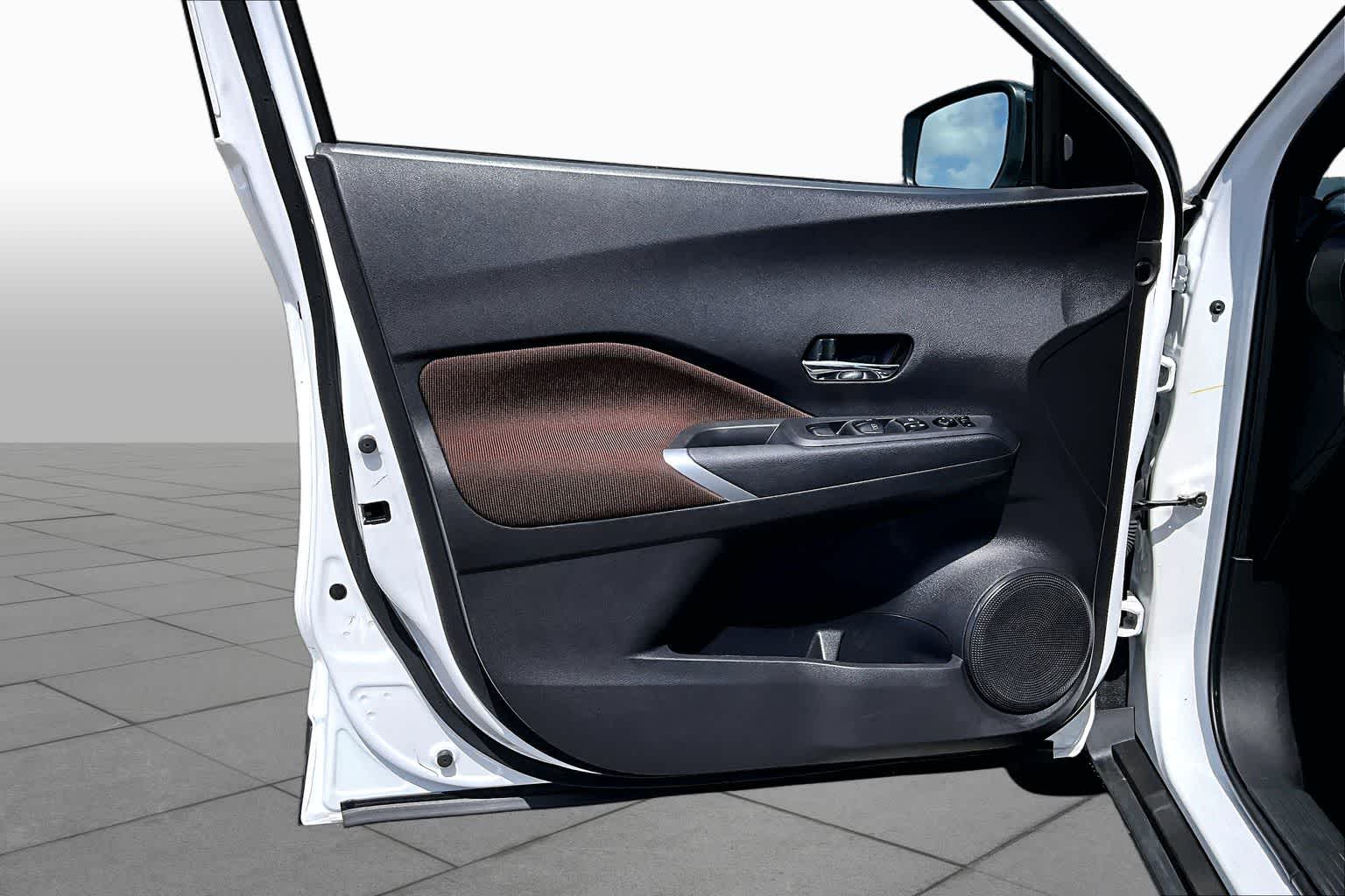 2024 Nissan Kicks SR Fresh Powder at Sterling McCall Nissan