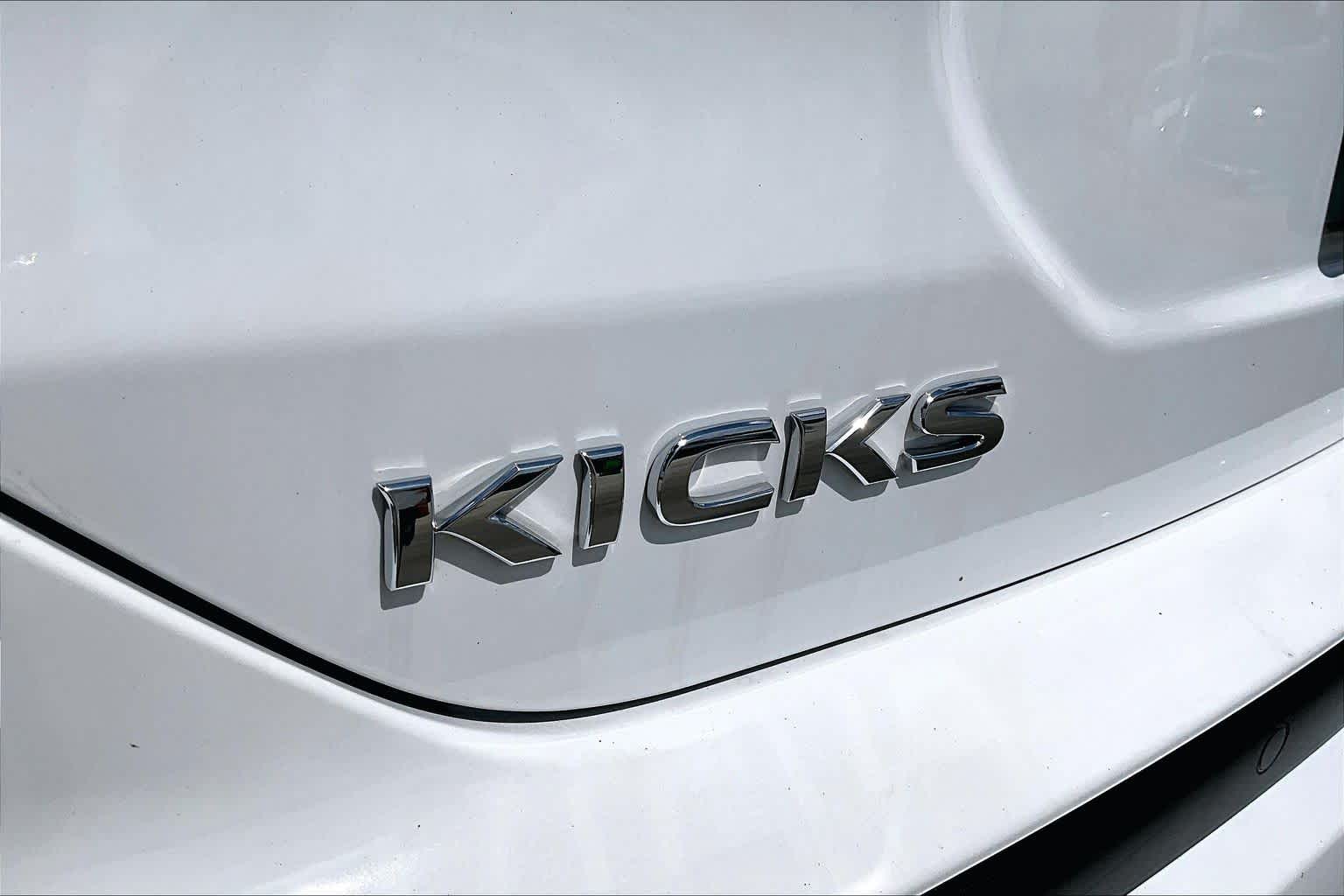 2024 Nissan Kicks SR Fresh Powder at Sterling McCall Nissan