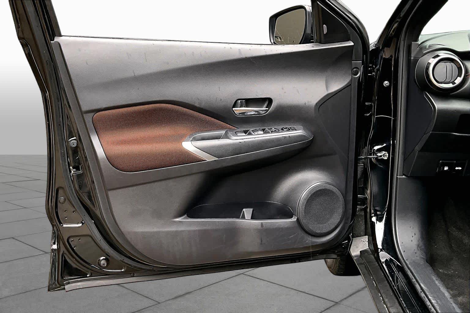 2024 Nissan Kicks SR Super Black at Sterling McCall Nissan