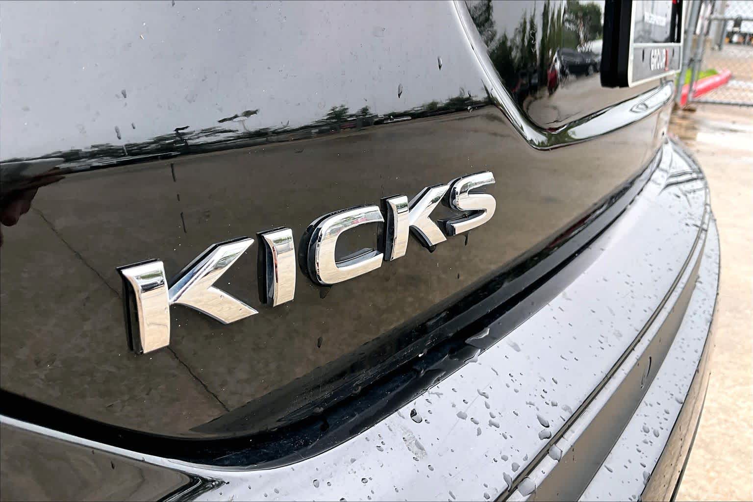 2024 Nissan Kicks SR Super Black at Sterling McCall Nissan