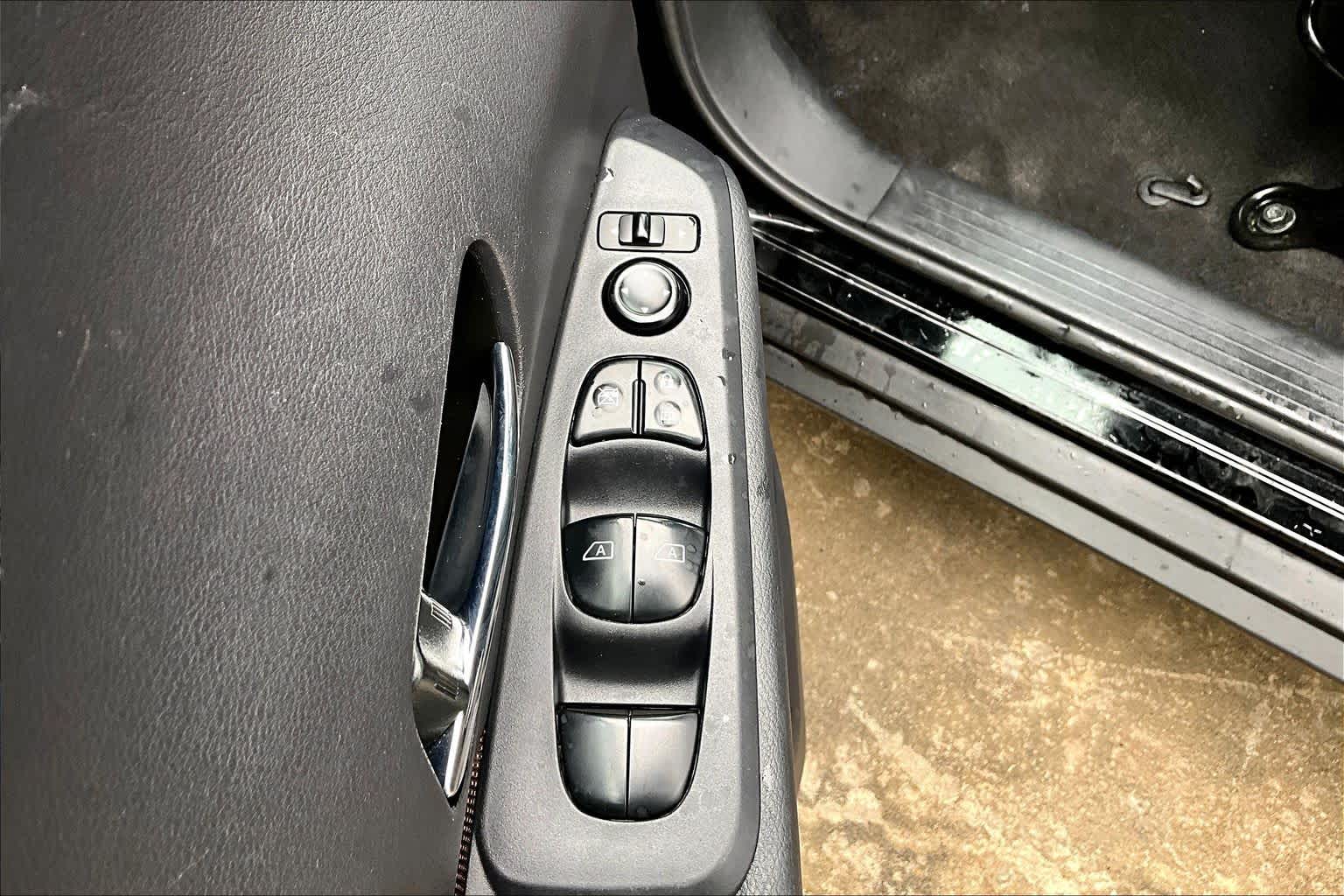 2024 Nissan Kicks SR Super Black at Sterling McCall Nissan