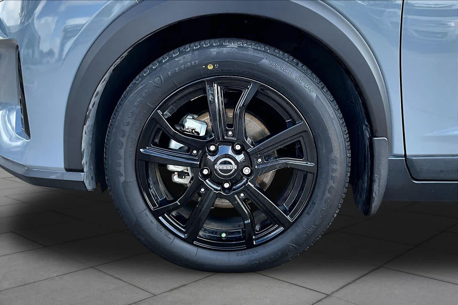 2023 Nissan Kicks SR Boulder Gray Pearl at Sterling McCall Nissan