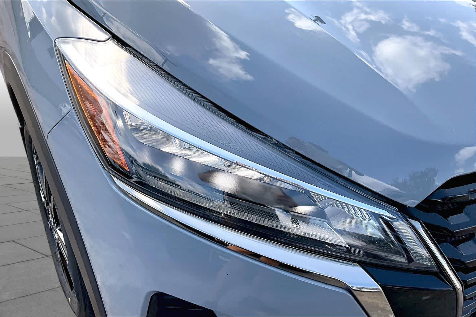 2023 Nissan Kicks SR Boulder Gray Pearl at Sterling McCall Nissan