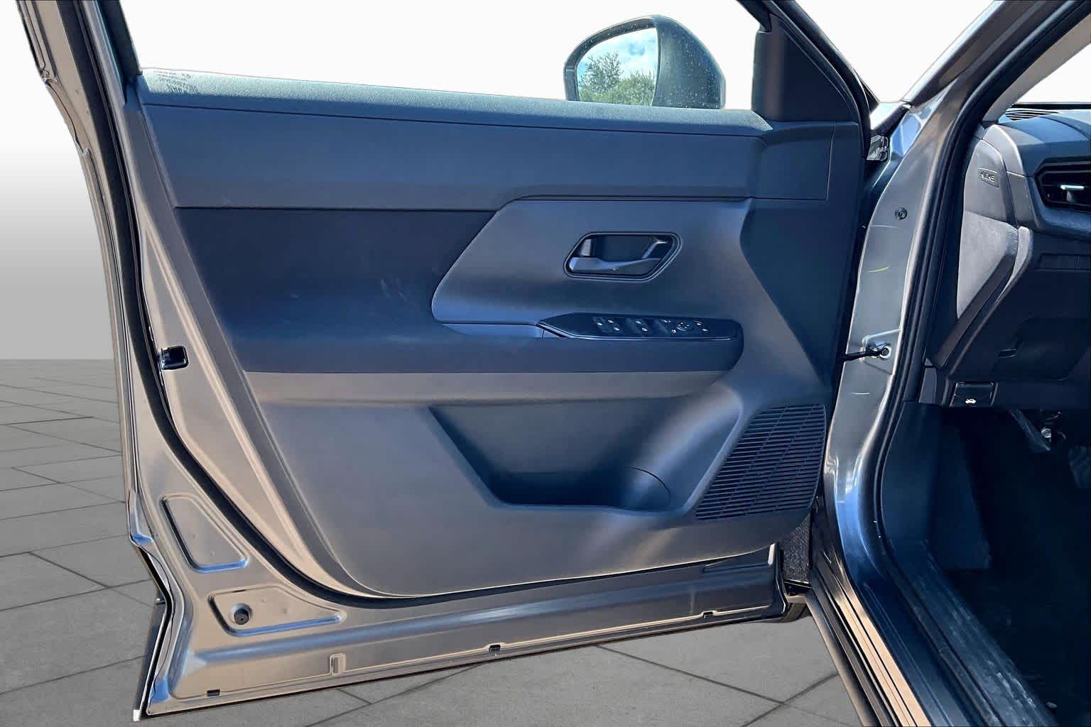 2027 Nissan Kicks photo 15 of 19