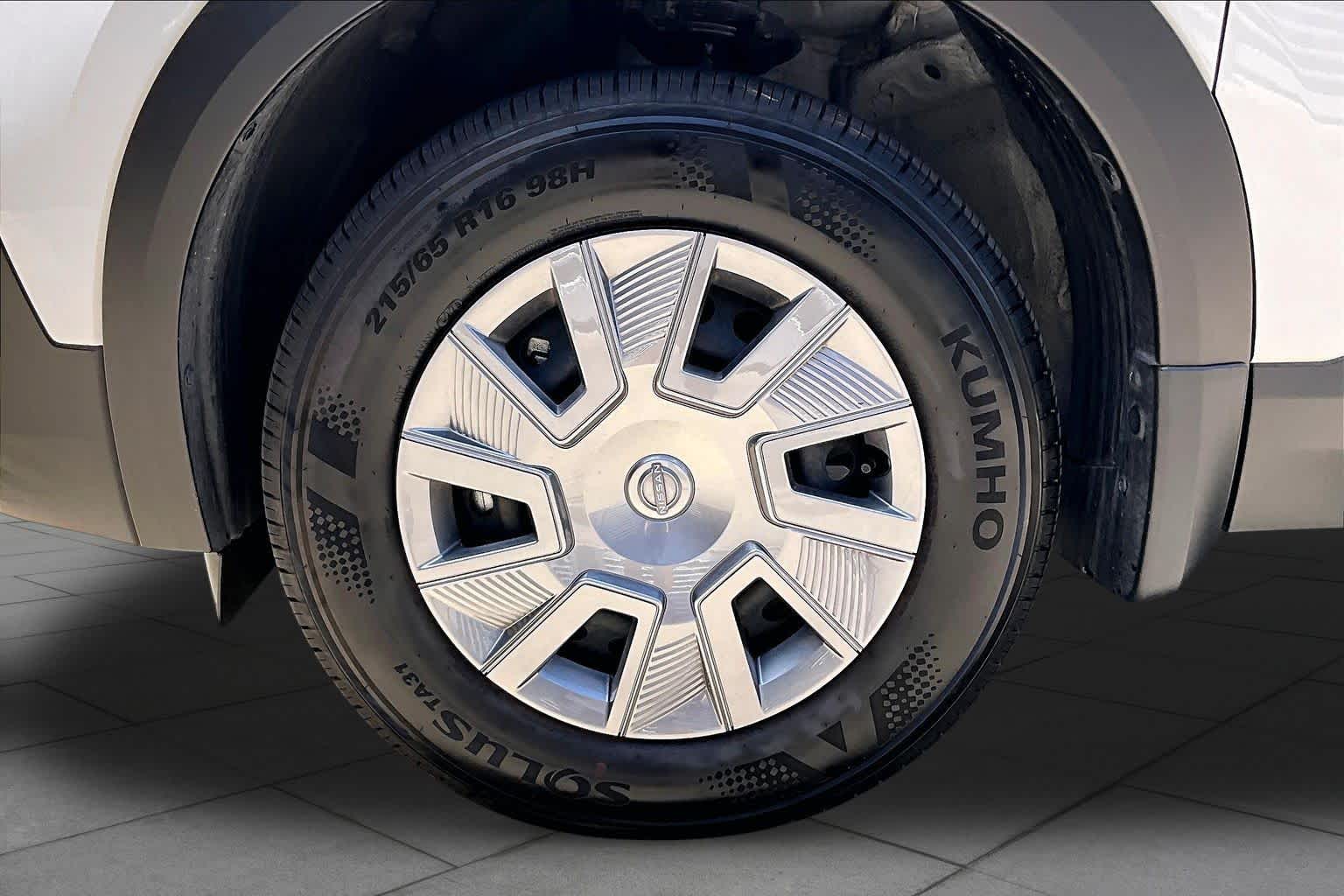2026 Nissan Kicks S - 9