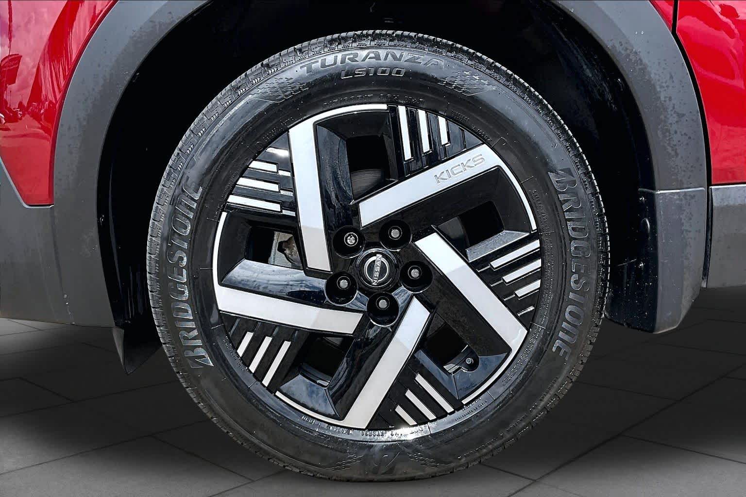 2025 Nissan Kicks photo 11 of 35