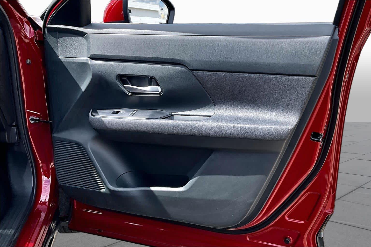 2025 Nissan Kicks photo 23 of 35