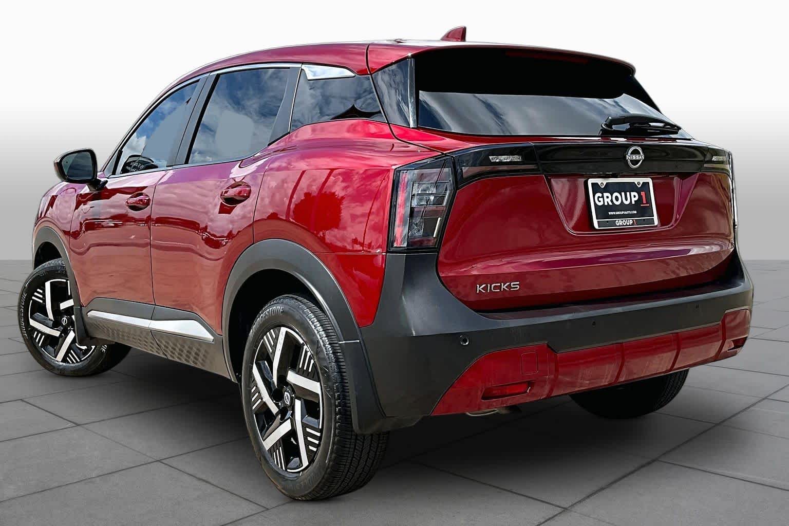 2025 Nissan Kicks photo 12 of 35