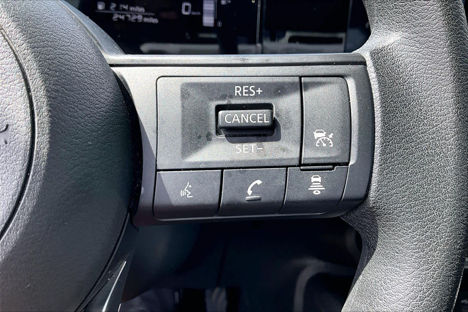 2025 Nissan Kicks photo 34 of 35