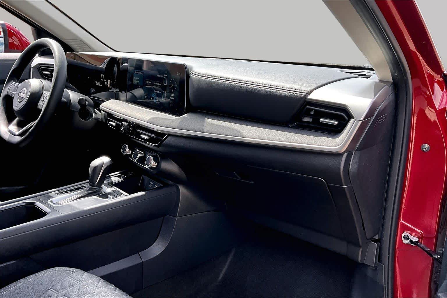 2025 Nissan Kicks photo 19 of 35