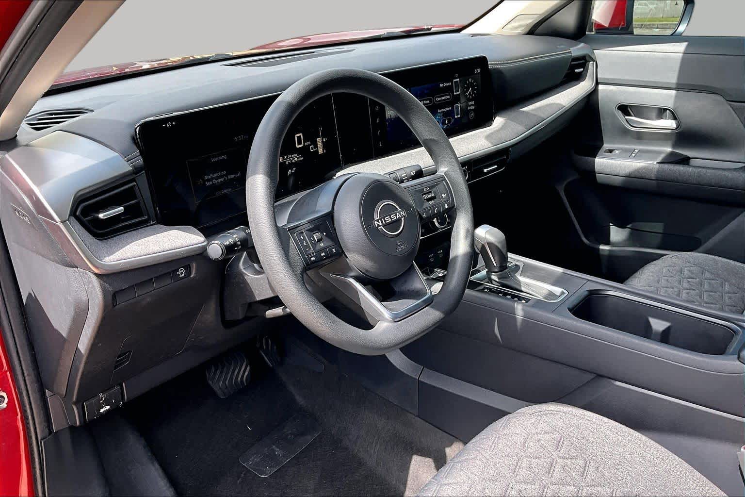 2025 Nissan Kicks photo 18 of 35