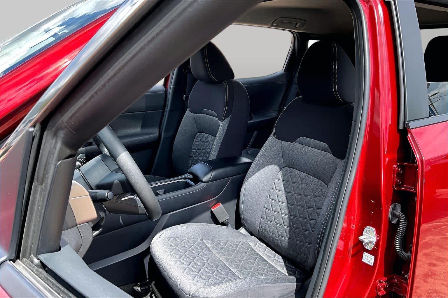 2025 Nissan Kicks photo 8 of 35