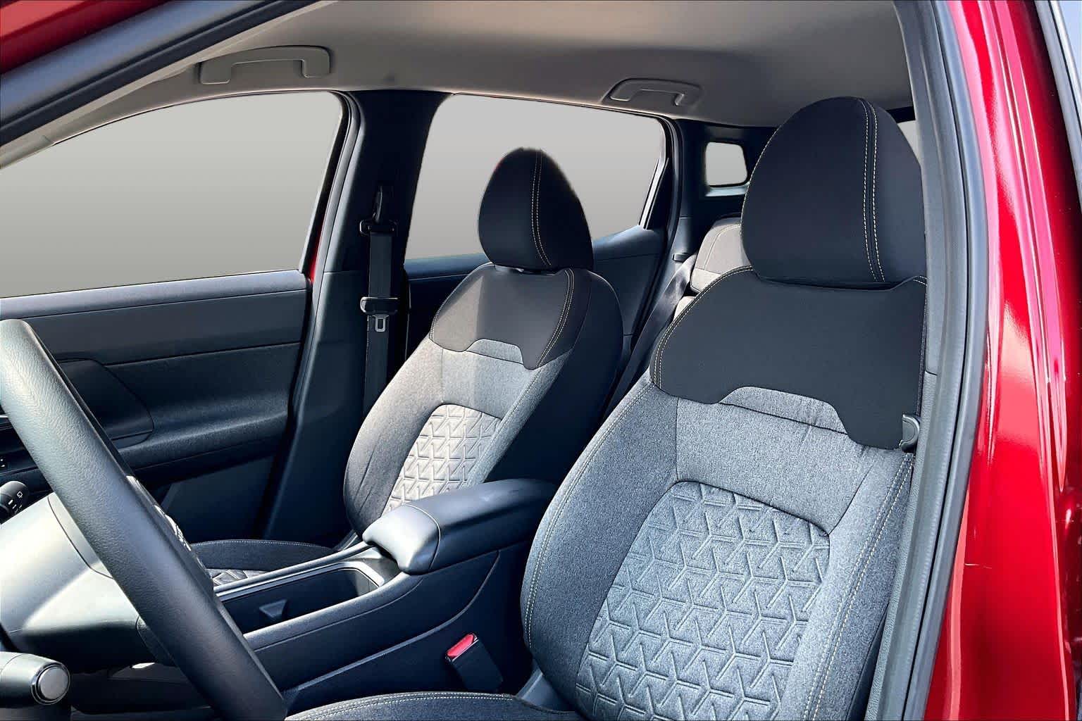 2025 Nissan Kicks photo 8 of 34
