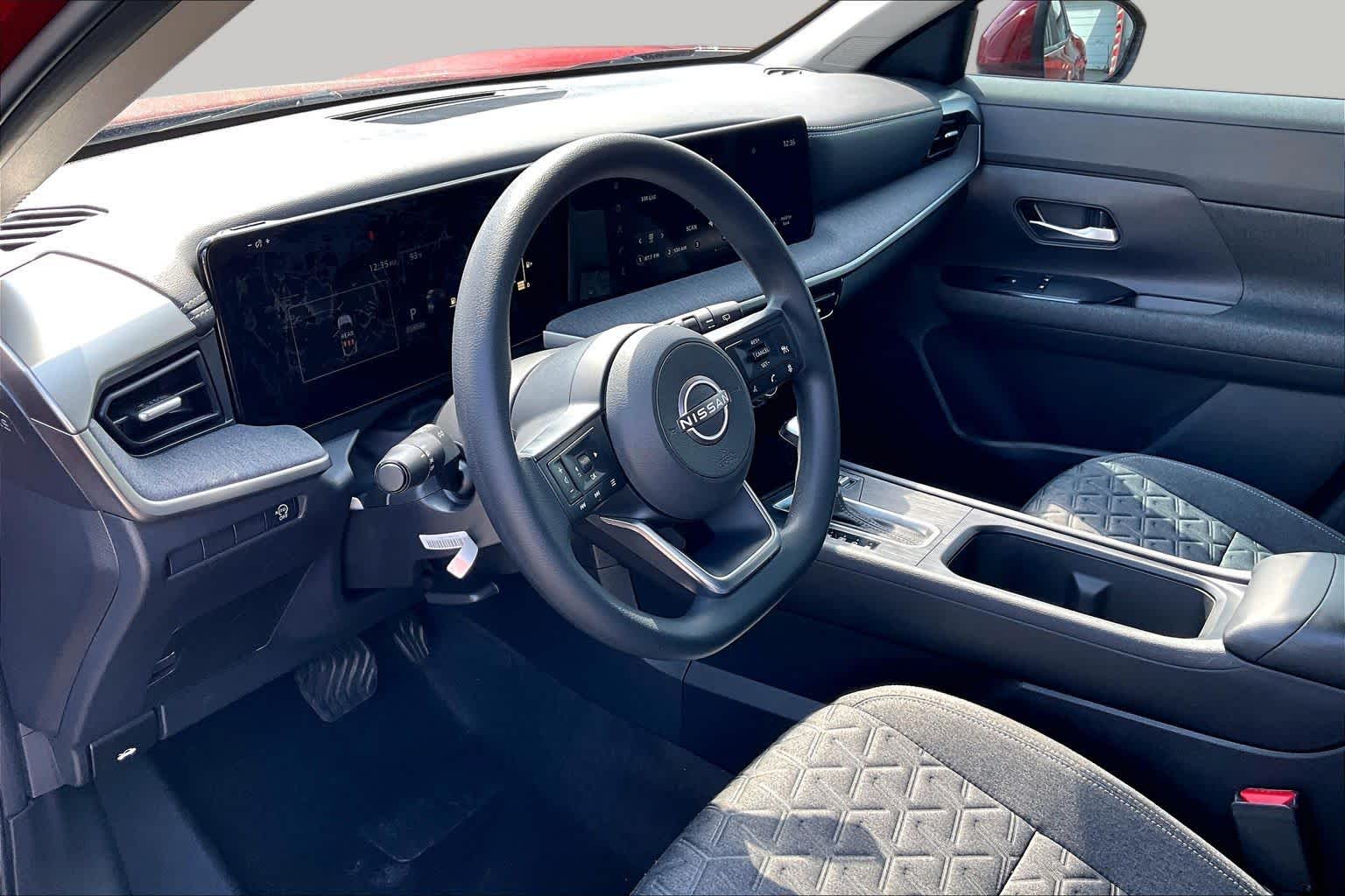 2025 Nissan Kicks photo 17 of 34
