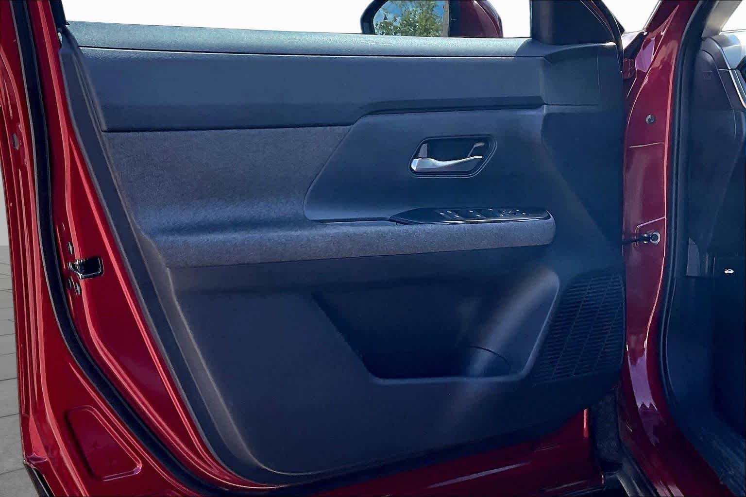 2025 Nissan Kicks photo 21 of 34
