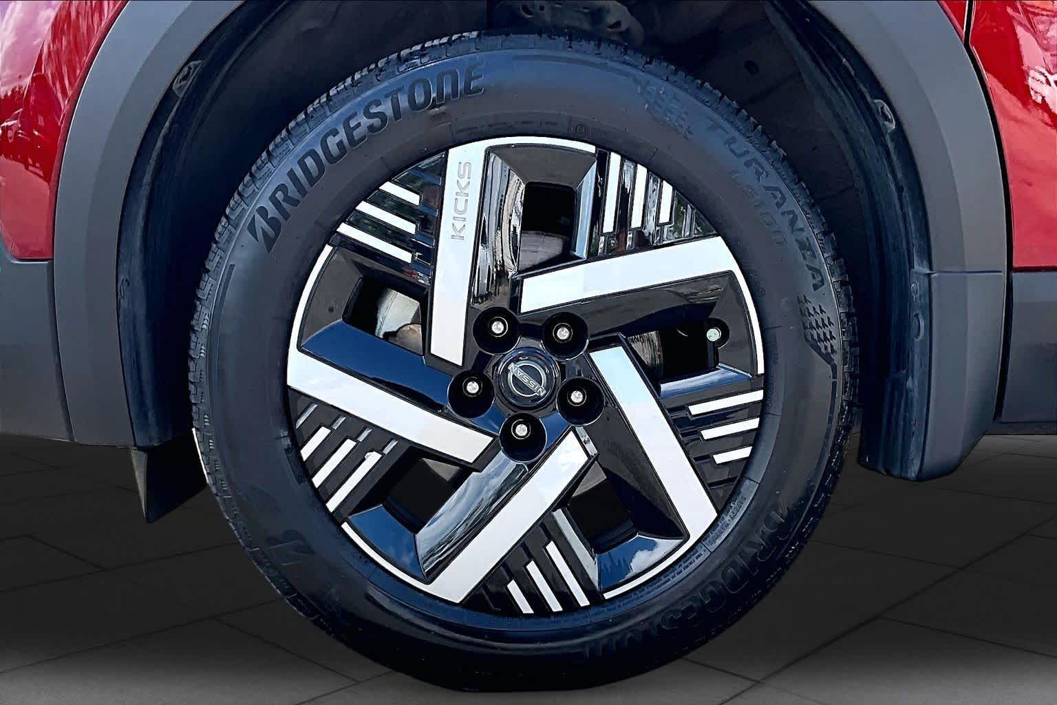 2025 Nissan Kicks photo 11 of 34