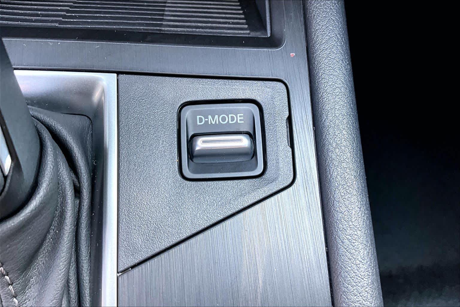 2025 Nissan Kicks photo 32 of 34