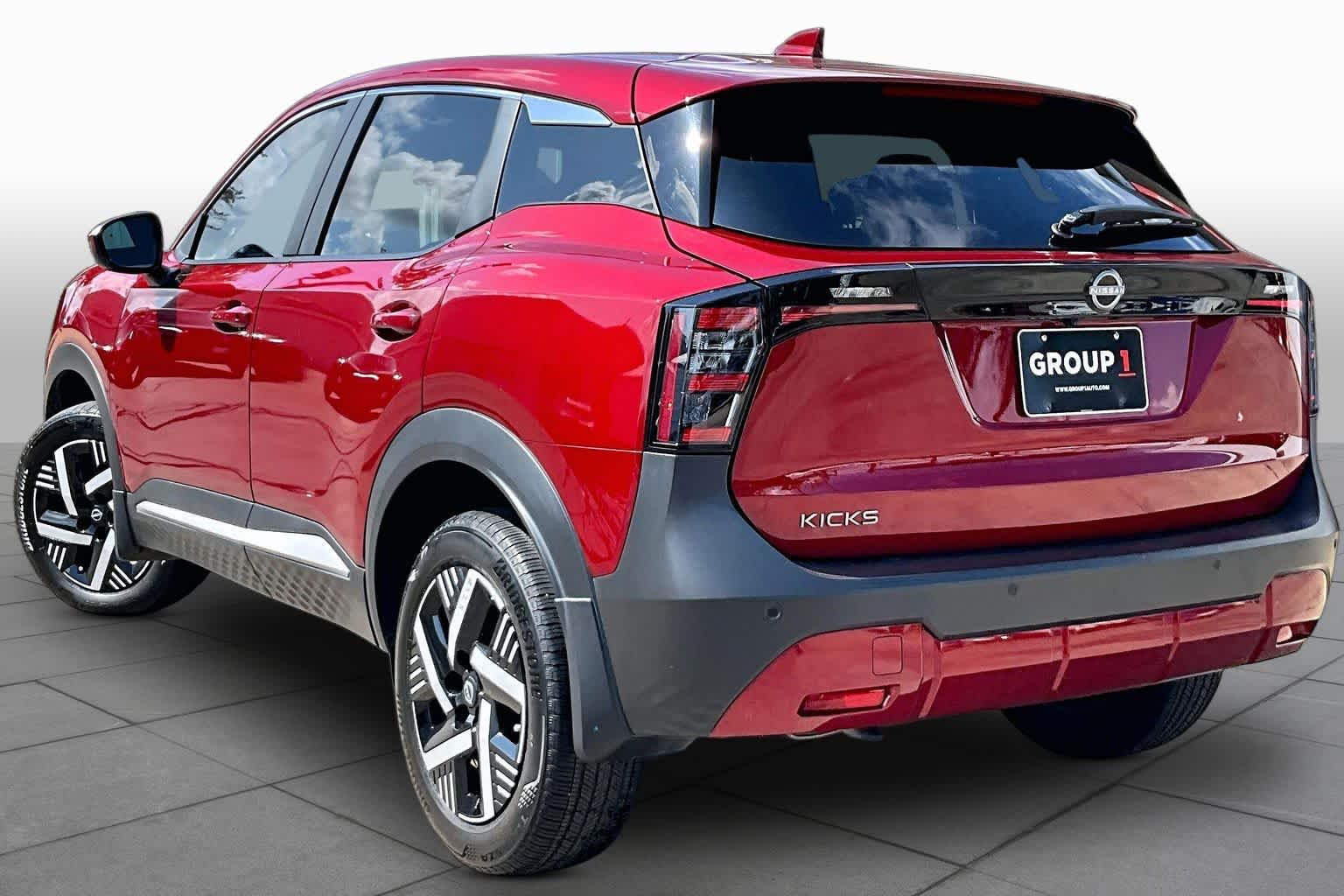 2025 Nissan Kicks photo 12 of 34