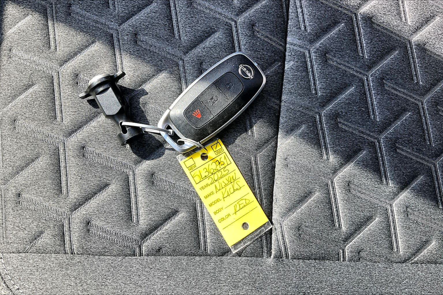 2025 Nissan Kicks photo 14 of 34