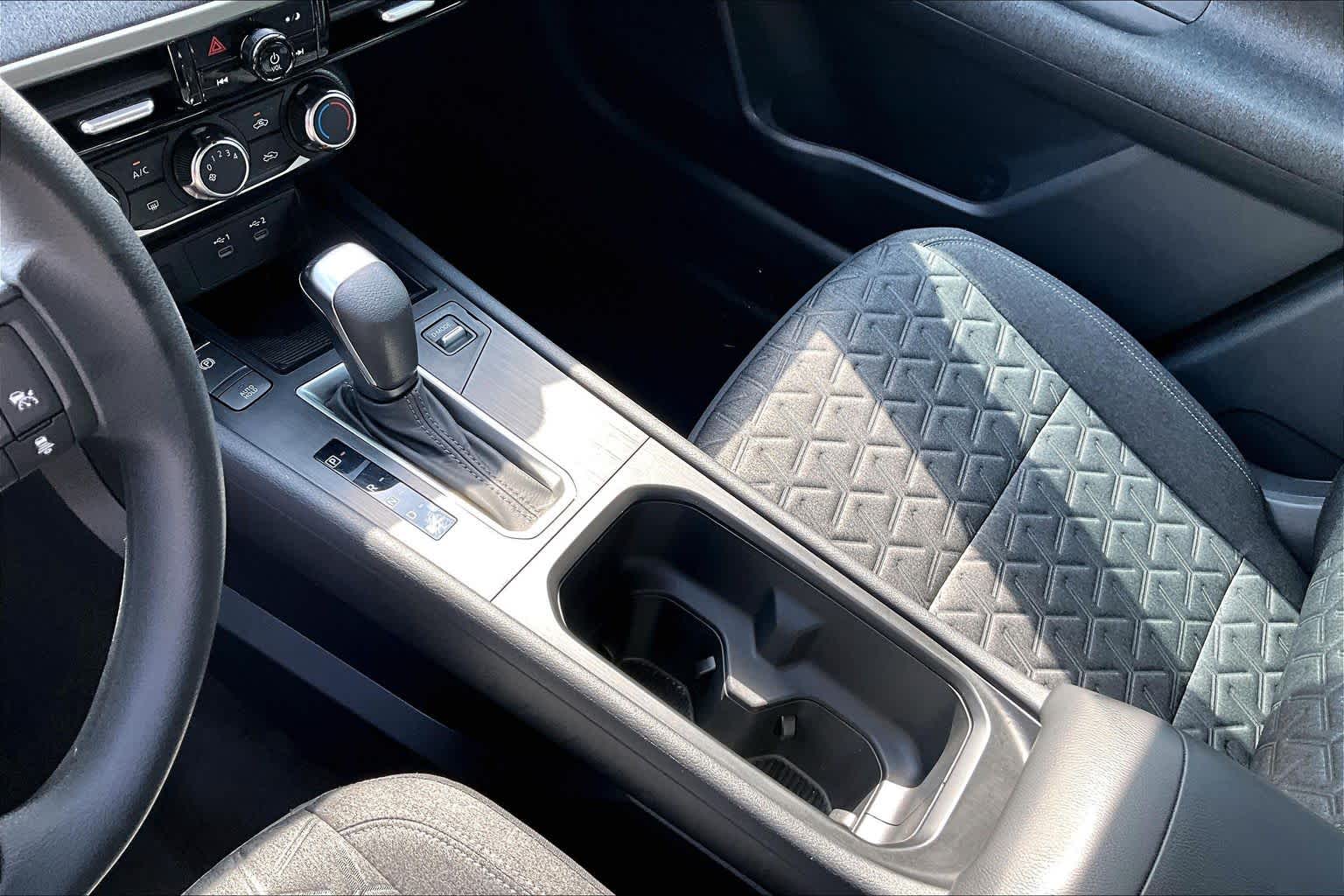 2025 Nissan Kicks photo 16 of 34