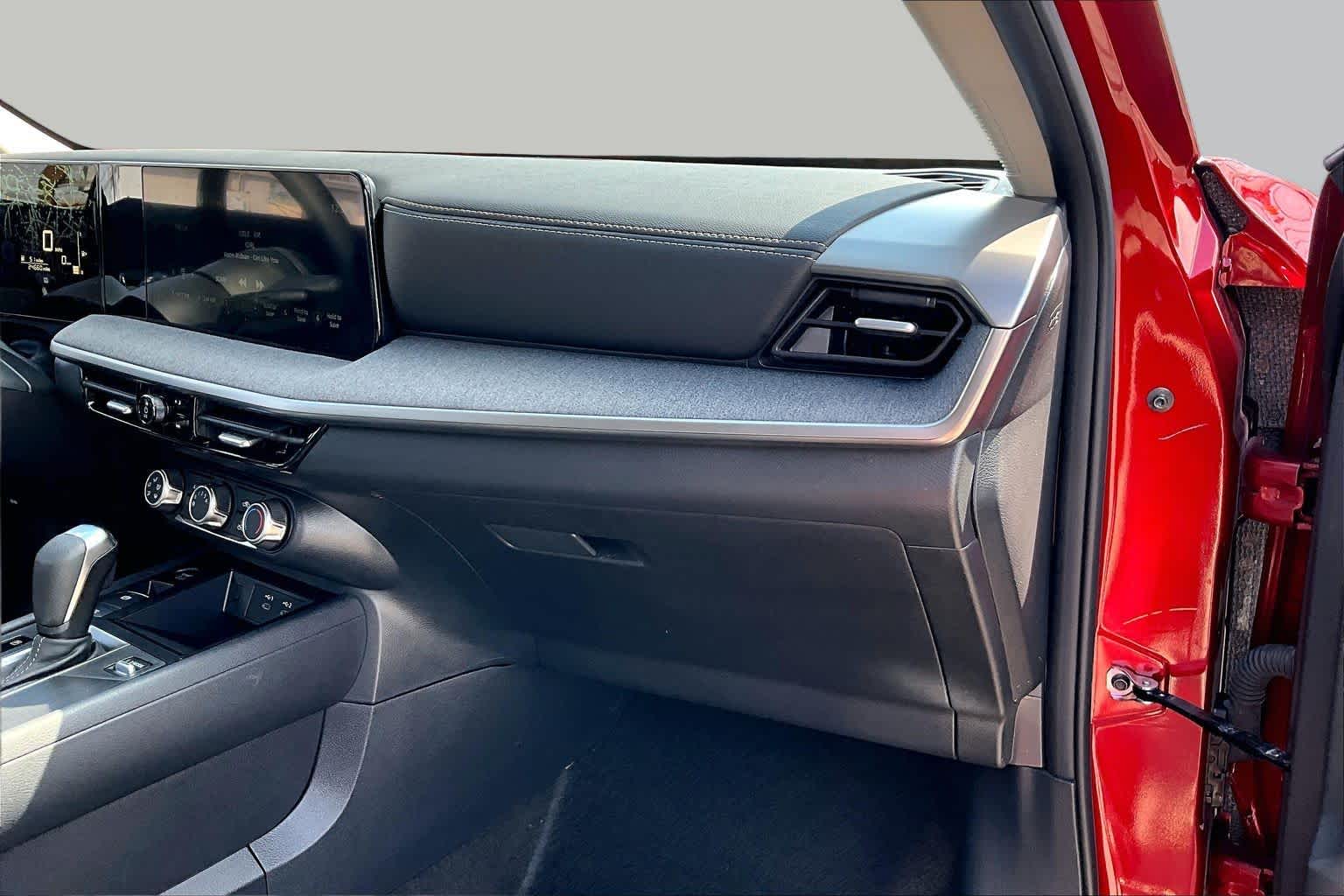 2025 Nissan Kicks photo 18 of 34