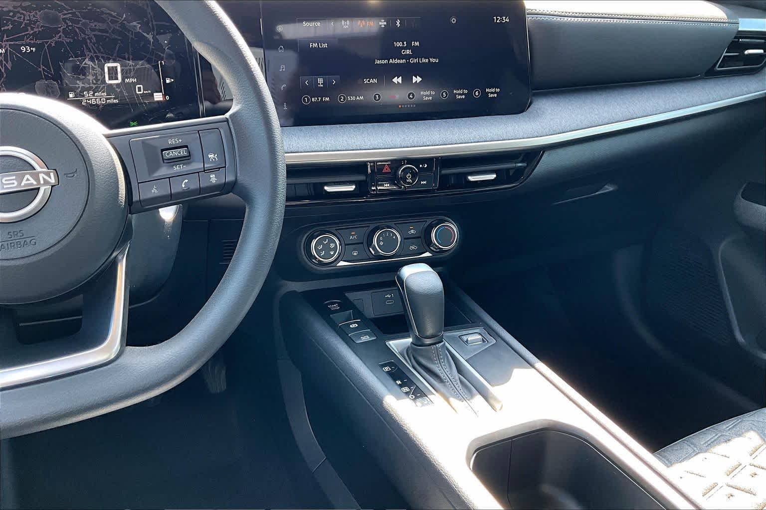 2025 Nissan Kicks photo 7 of 34