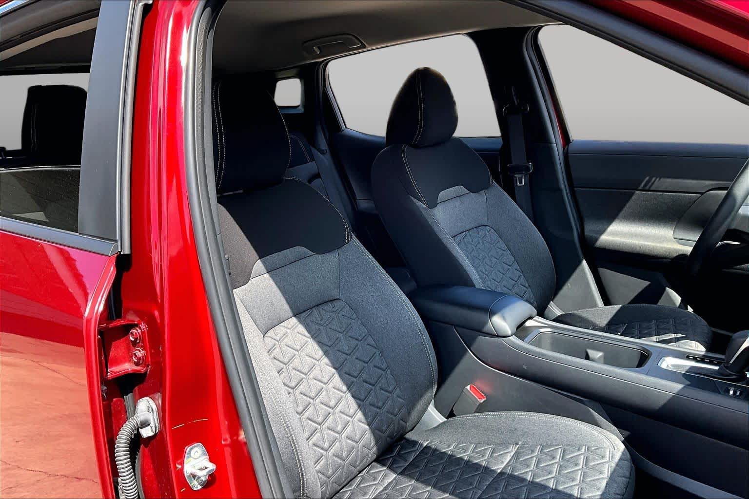 2025 Nissan Kicks photo 9 of 34