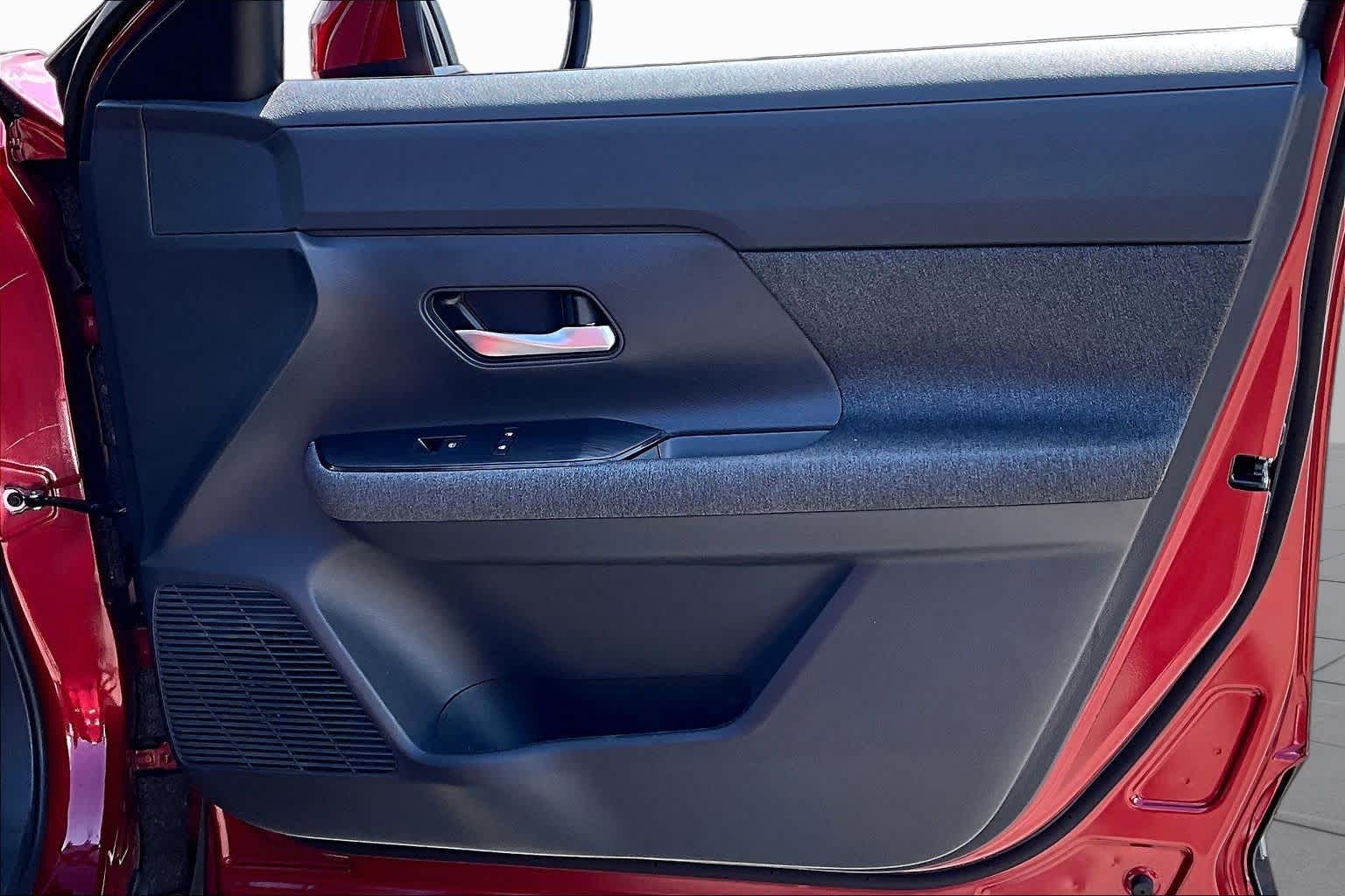 2025 Nissan Kicks photo 22 of 34