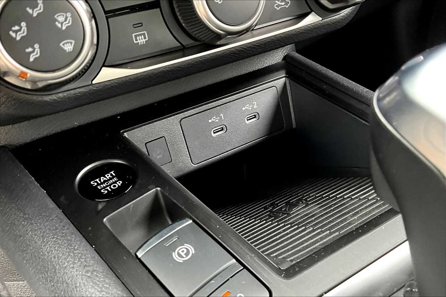 2025 Nissan Kicks photo 14 of 19