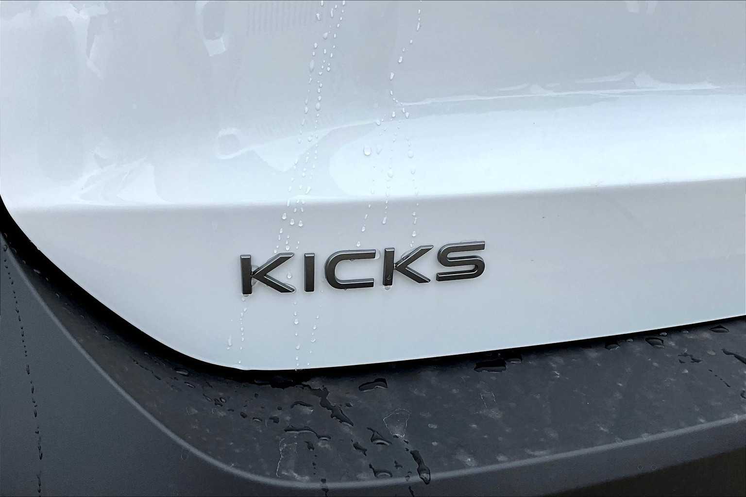 2025 Nissan Kicks photo 8 of 19