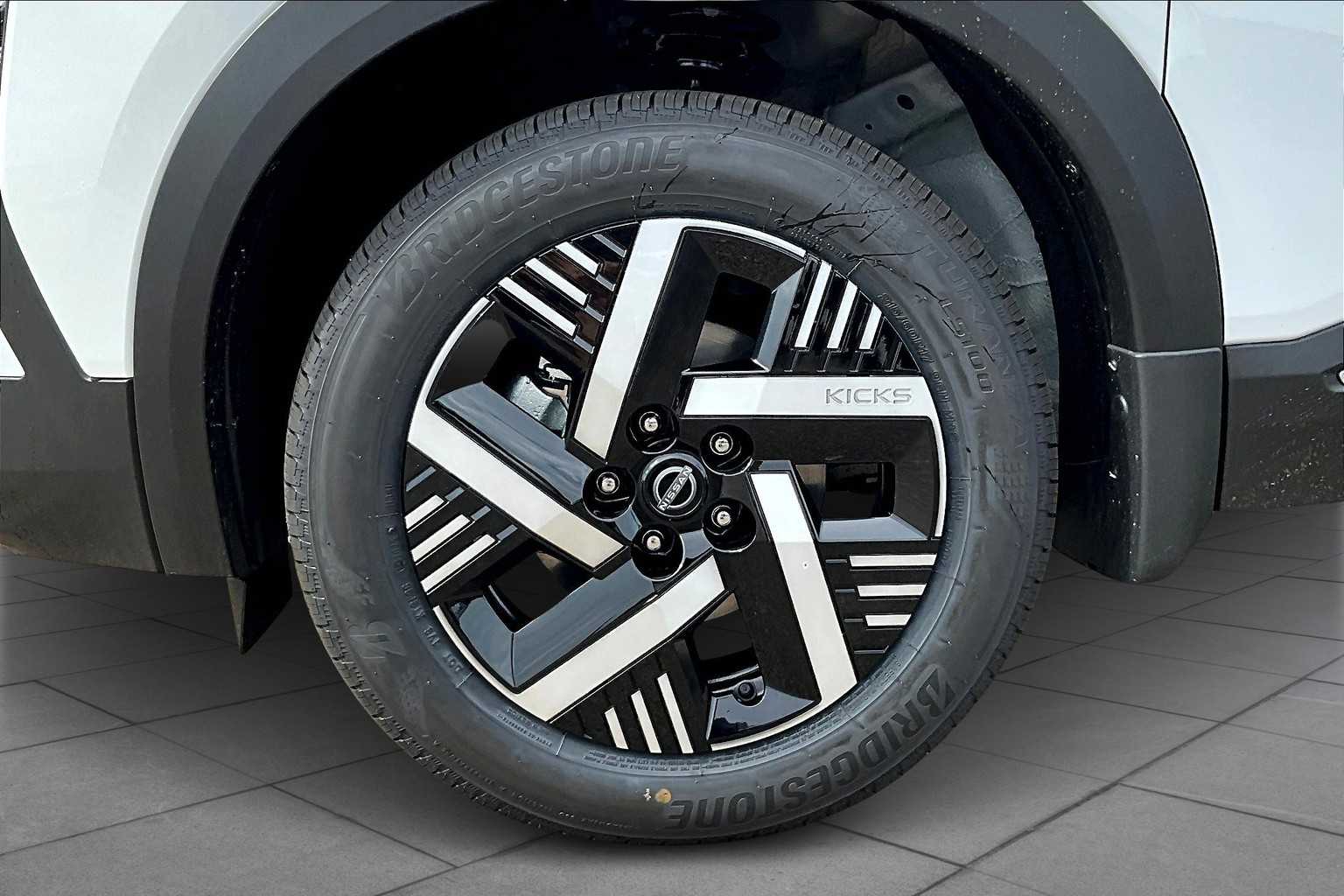 2025 Nissan Kicks photo 9 of 19