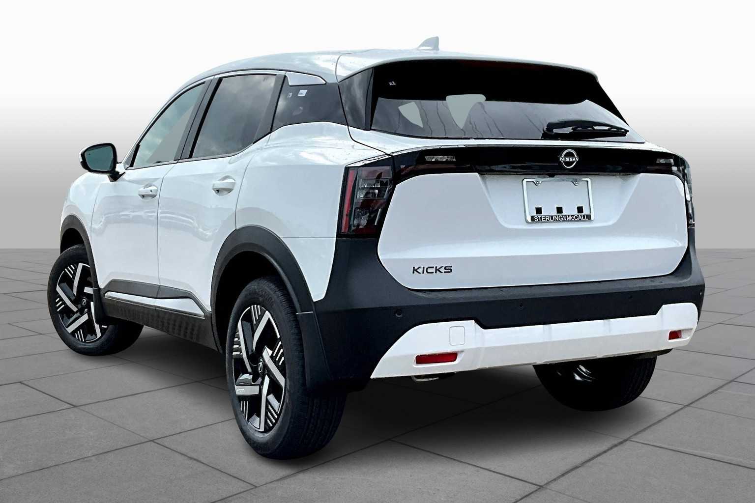 2025 Nissan Kicks photo 7 of 19