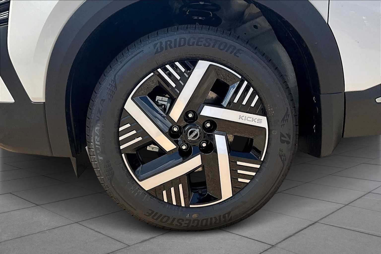 2025 Nissan Kicks photo 9 of 19