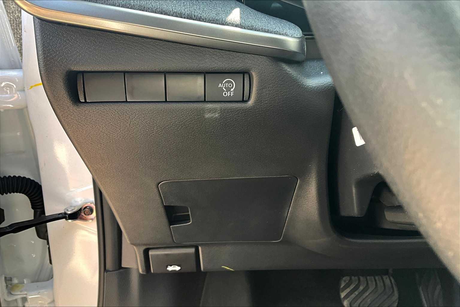 2025 Nissan Kicks photo 15 of 19