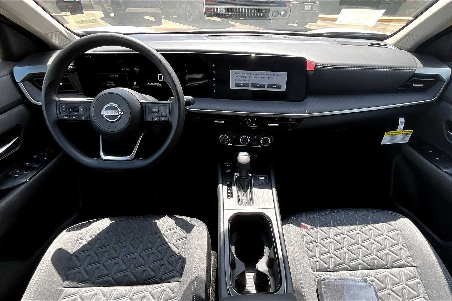 2025 Nissan Kicks photo 5 of 19