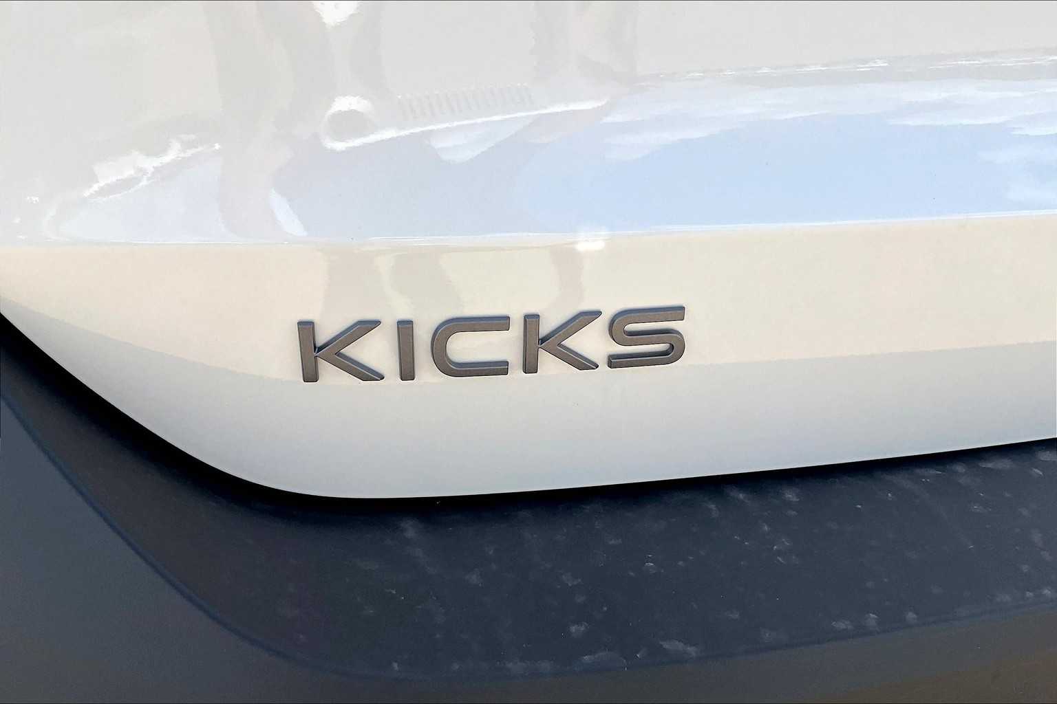 2025 Nissan Kicks photo 8 of 19