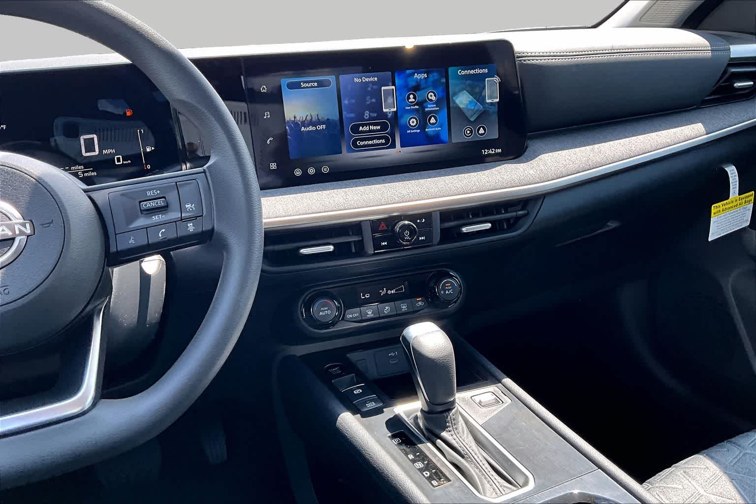 2027 Nissan Kicks photo 6 of 18