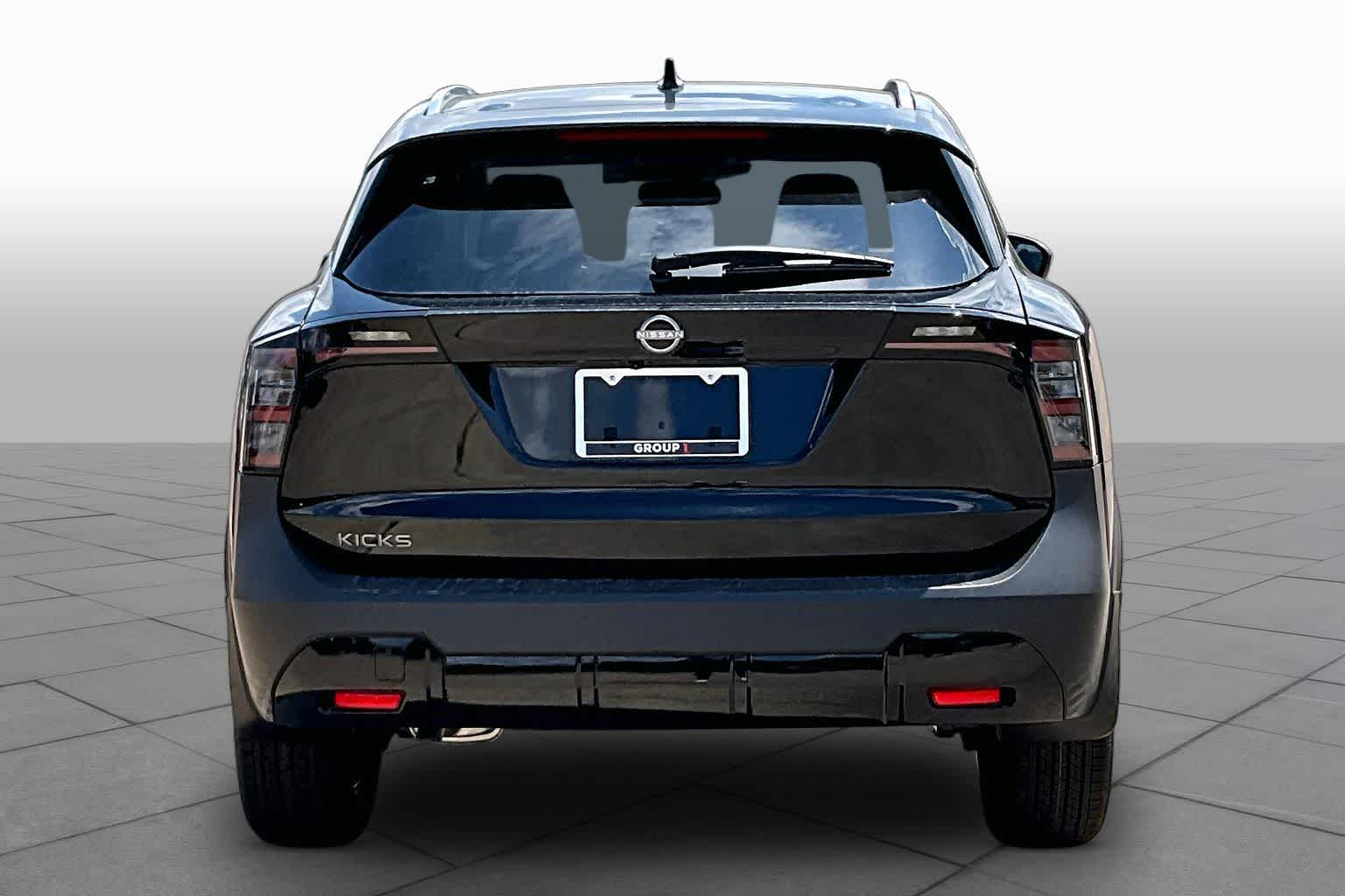2027 Nissan Kicks photo 4 of 18